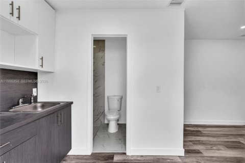 Propiedad comercial en alquiler en Miramar, Florida, 27.87 m2 № 2059175 - foto 5