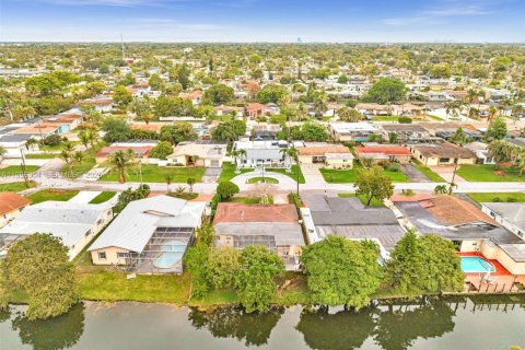 Propiedad comercial en alquiler en Miramar, Florida, 27.87 m2 № 2059175 - foto 21