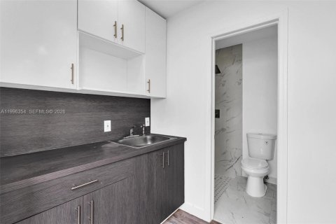 Propiedad comercial en alquiler en Miramar, Florida, 27.87 m2 № 2059175 - foto 7