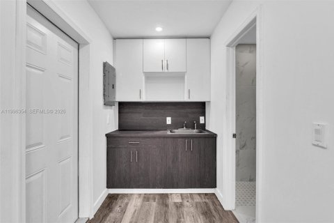 Propiedad comercial en alquiler en Miramar, Florida, 27.87 m2 № 2059175 - foto 8