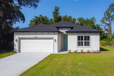 House in North Port, Florida 4 bedrooms, 184.88 sq.m. № 1657303 - photo 1