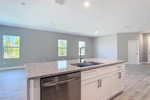 House in North Port, Florida 4 bedrooms, 184.88 sq.m. № 1657303 - photo 8