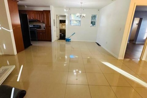 Casa en venta en Miami, Florida, 4 dormitorios, 157.38 m2 № 2242723 - foto 8