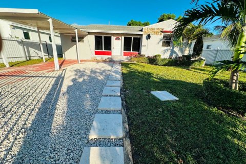 Casa en venta en Miami, Florida, 4 dormitorios, 157.38 m2 № 2242723 - foto 3