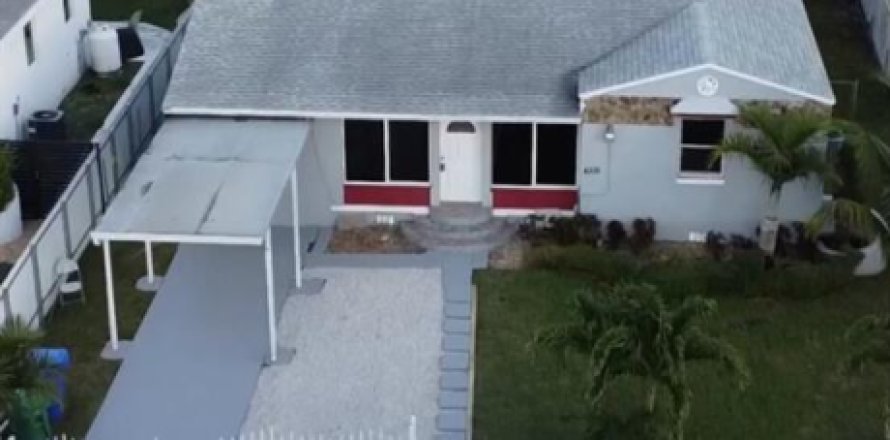 Casa en Miami, Florida 4 dormitorios, 157.38 m2 № 2242723