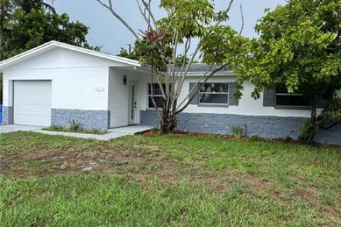 House in Saint Petersburg, Florida 3 bedrooms, 110.18 sq.m. № 2433632 - photo 4