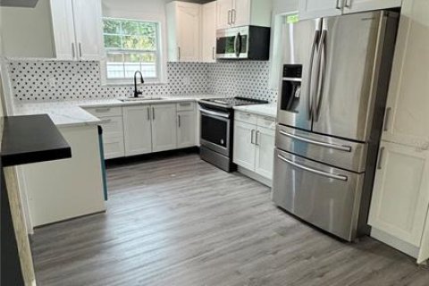 House in Saint Petersburg, Florida 3 bedrooms, 110.18 sq.m. № 2433632 - photo 16