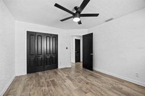 House in Tampa, Florida 4 bedrooms, 131.92 sq.m. № 2221517 - photo 24