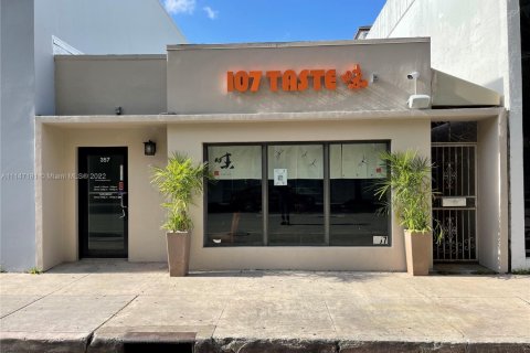 Commercial property in Coral Gables, Florida № 1985056 - photo 1