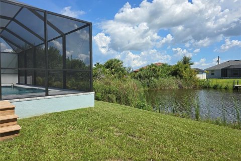 House in Port Charlotte, Florida 3 bedrooms, 185.99 sq.m. № 1886794 - photo 17