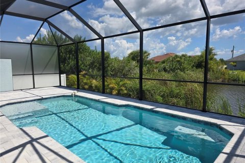 House in Port Charlotte, Florida 3 bedrooms, 185.99 sq.m. № 1886794 - photo 13