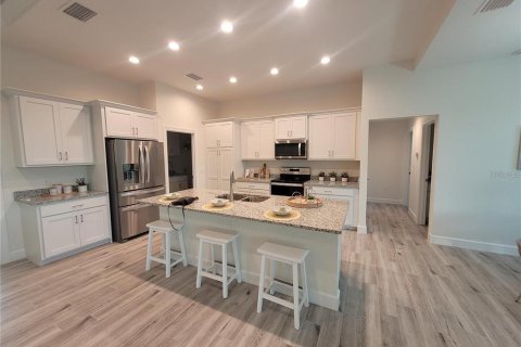 House in Port Charlotte, Florida 3 bedrooms, 185.99 sq.m. № 1886794 - photo 4