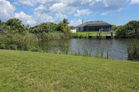 House in Port Charlotte, Florida 3 bedrooms, 185.99 sq.m. № 1886794 - photo 16
