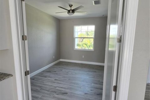 House in Port Charlotte, Florida 3 bedrooms, 185.99 sq.m. № 1886794 - photo 10