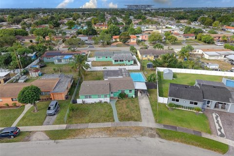 Villa ou maison à vendre à Miami Gardens, Floride: 3 chambres, 125.42 m2 № 1974807 - photo 2