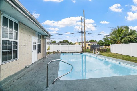 Villa ou maison à vendre à Miami Gardens, Floride: 3 chambres, 125.42 m2 № 1974807 - photo 13