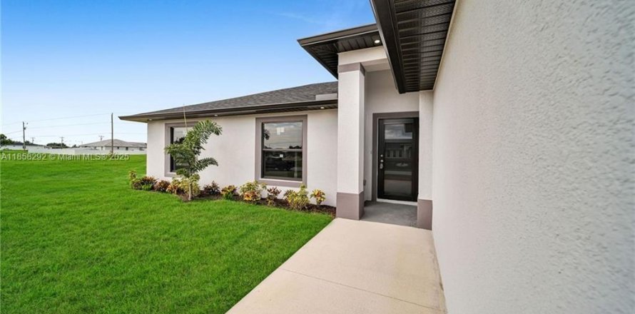 House in Cape Coral, Florida 3 bedrooms № 1889307