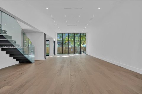Villa ou maison à vendre à Miami, Floride: 5 chambres, 266.63 m2 № 2153186 - photo 7
