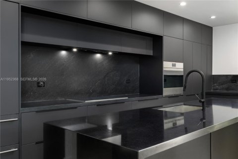 Villa ou maison à vendre à Miami, Floride: 5 chambres, 266.63 m2 № 2153186 - photo 14