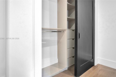 Villa ou maison à vendre à Miami, Floride: 5 chambres, 266.63 m2 № 2153186 - photo 29