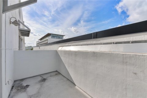 Copropriété à vendre à Miami, Floride: 2 chambres, 137.03 m2 № 1987283 - photo 28