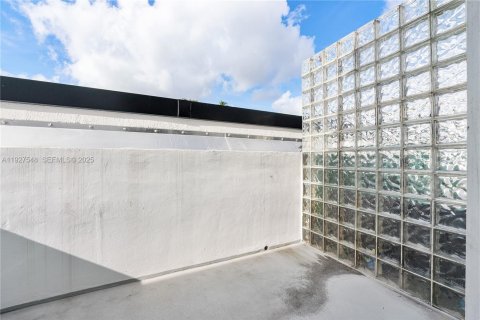 Copropriété à vendre à Miami, Floride: 2 chambres, 137.03 m2 № 1987283 - photo 27