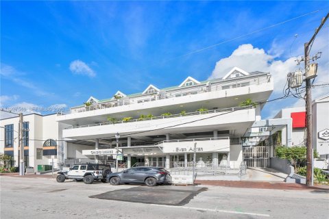 Copropriété à vendre à Miami, Floride: 2 chambres, 137.03 m2 № 1987283 - photo 1