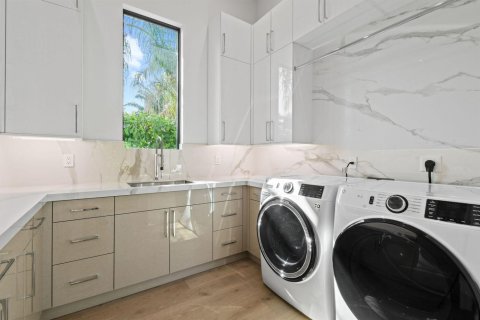House in North Palm Beach, Florida 4 bedrooms, 499.72 sq.m. № 2178749 - photo 30