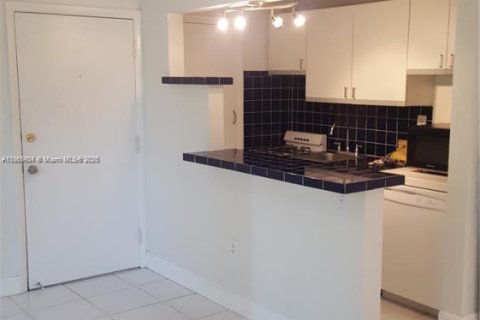 Copropriété à louer à South Miami, Floride: 1 chambre, 47.38 m2 № 1891178 - photo 1