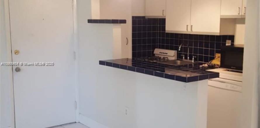 Condo à South Miami, Floride, 1 chambre  № 1891178