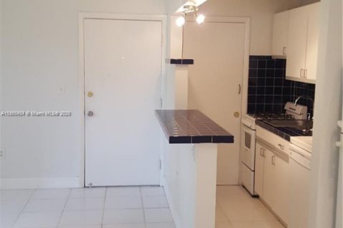 Copropriété à louer à South Miami, Floride: 1 chambre, 47.38 m2 № 1891178 - photo 2