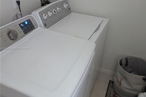 Купить таунхаус в Мирамар, Флорида 4 спальни, 168.62м2, № 2014359 - фото 5