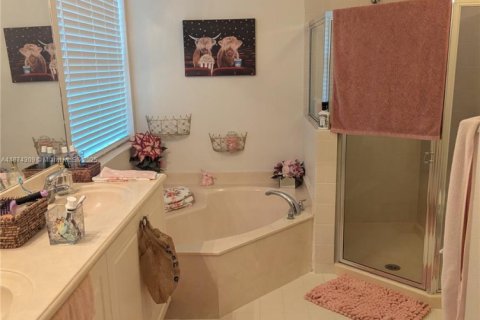 Купить таунхаус в Мирамар, Флорида 4 спальни, 168.62м2, № 2014359 - фото 13