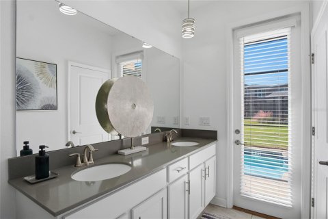 Casa en venta en Kissimmee, Florida, 5 dormitorios, 278.34 m2 № 2433430 - foto 18