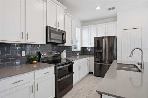 Casa en venta en Kissimmee, Florida, 5 dormitorios, 278.34 m2 № 2433430 - foto 13