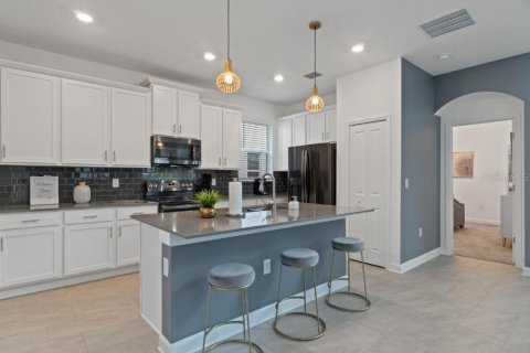 Casa en venta en Kissimmee, Florida, 5 dormitorios, 278.34 m2 № 2433430 - foto 12