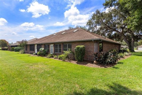 Villa ou maison à vendre à Zephyrhills, Floride: 2 chambres, 159.05 m2 № 2230436 - photo 28