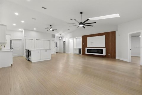 Villa ou maison à vendre à Zephyrhills, Floride: 2 chambres, 159.05 m2 № 2230436 - photo 8