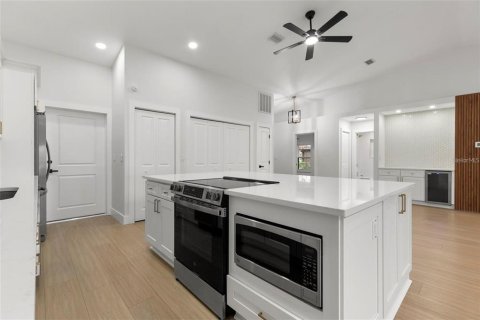 Villa ou maison à vendre à Zephyrhills, Floride: 2 chambres, 159.05 m2 № 2230436 - photo 13