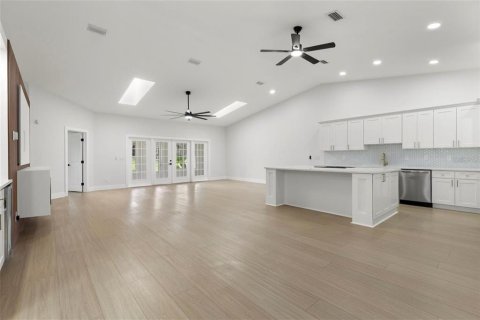 Villa ou maison à vendre à Zephyrhills, Floride: 2 chambres, 159.05 m2 № 2230436 - photo 4