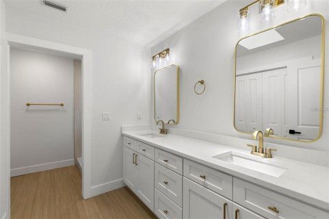 Villa ou maison à vendre à Zephyrhills, Floride: 2 chambres, 159.05 m2 № 2230436 - photo 18