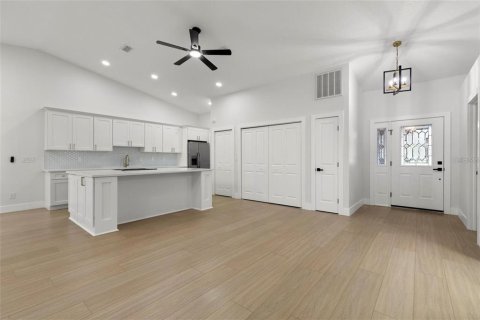 Villa ou maison à vendre à Zephyrhills, Floride: 2 chambres, 159.05 m2 № 2230436 - photo 5