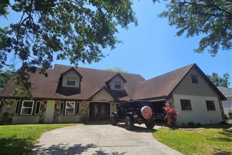 Villa ou maison à Land O' Lakes, Floride 6 chambres, 298.49 m2 № 2406890
