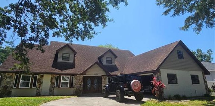 Villa ou maison à Land O' Lakes, Floride 6 chambres, 298.49 m2 № 2406890