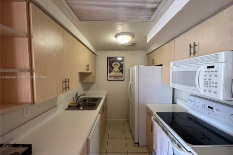 Copropriété à vendre à Miami Beach, Floride: 1 chambre, 61.87 m2 № 1872323 - photo 3
