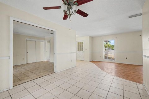 Villa ou maison à vendre à Sarasota, Floride: 2 chambres, 127.28 m2 № 2096179 - photo 8