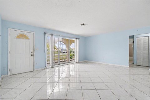 Casa en venta en North Port, Florida, 2 dormitorios, 142.79 m2 № 2108199 - foto 5