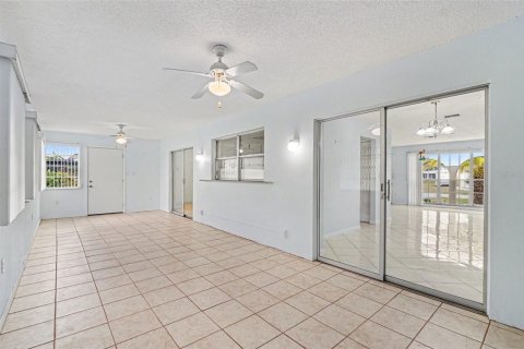 Casa en venta en North Port, Florida, 2 dormitorios, 142.79 m2 № 2108199 - foto 12