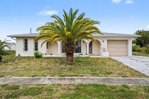 House in North Port, Florida 2 bedrooms, 142.79 sq.m. № 2108199