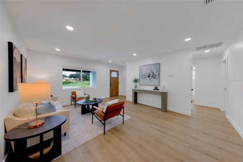 Casa en venta en Pinellas Park, Florida, 3 dormitorios, 122.26 m2 № 2386181 - foto 10
